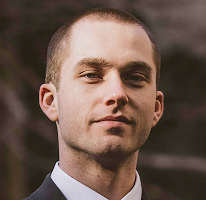 Thomas Whitfield, experto en el mercado de criptomonedas y analista de trading, en un retrato
